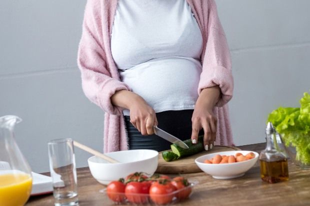 Is the common belief that pregnant women need to 'eat for two' true? Is the common belief that pregnant women need to 'eat for two' true?